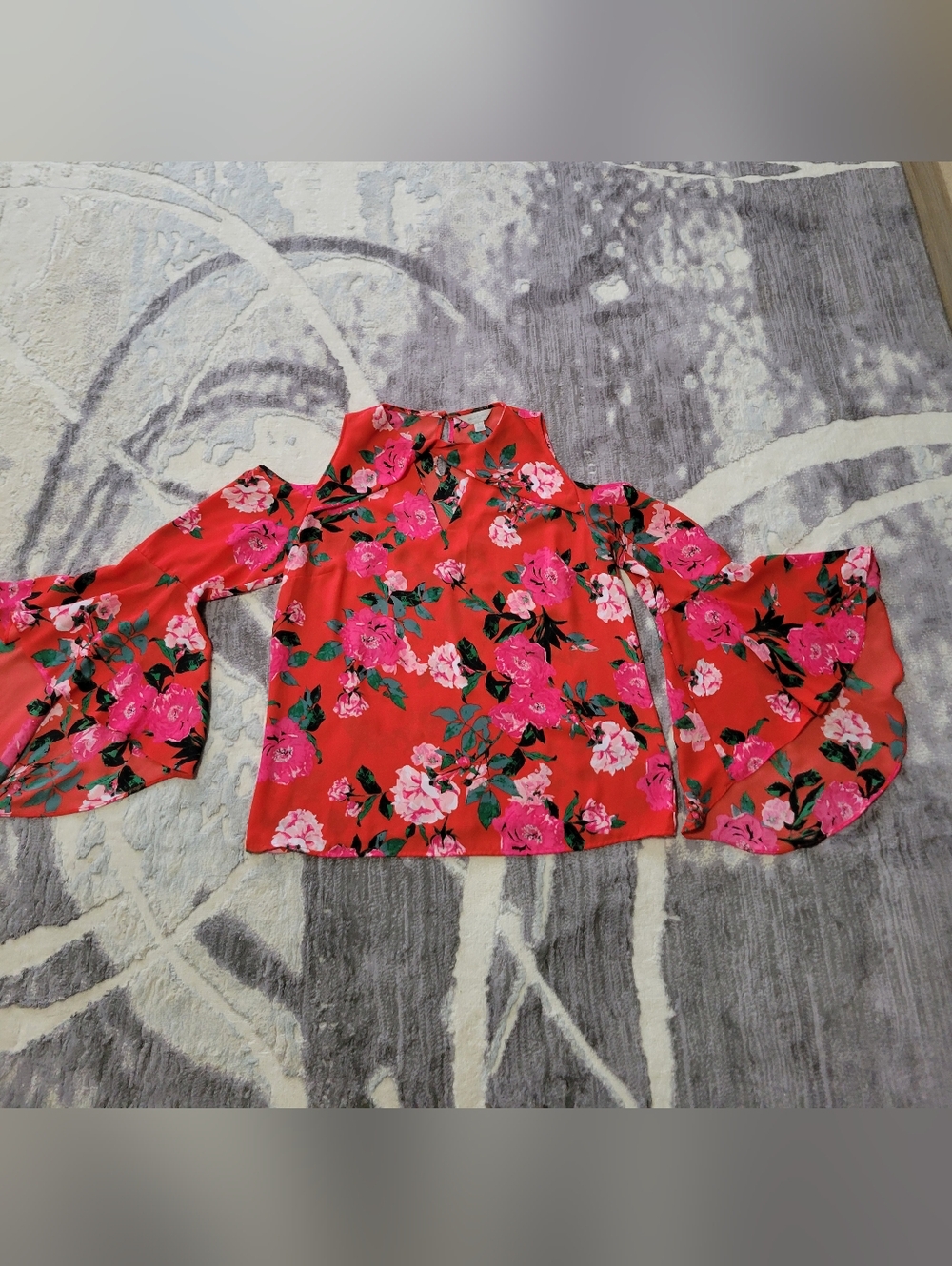 Belle & Sky Vibrant Red Floral Cold-Shoulder Blouse Size L
